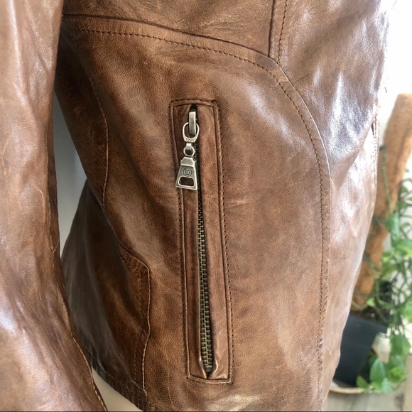 Italian leather jacket-made in Canada - Picture 6 of 8
